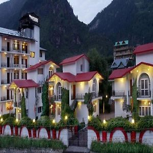 De Vivendi Resorts With 35000 Sqft Open Lawn With Bbq